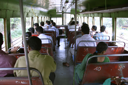 Passagiers in de bus in India