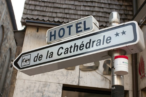 Bord van hotel in Frankrijk