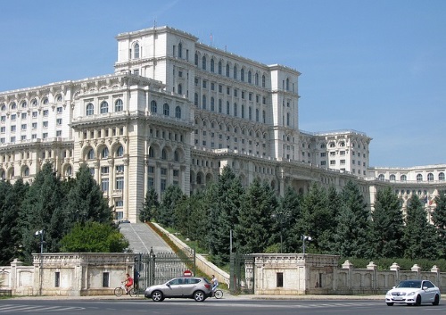 Parlementsgebouw tijdens vakantie Boekarest