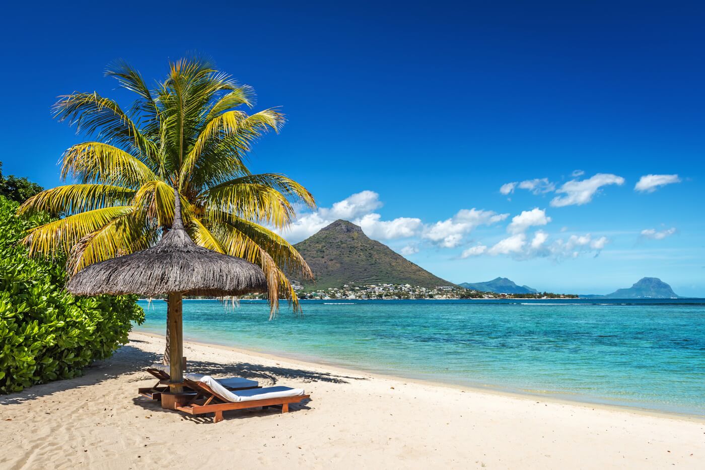 KLM gaat vliegen naar Mauritius. KLM gaat vliegen naar Mauritius.