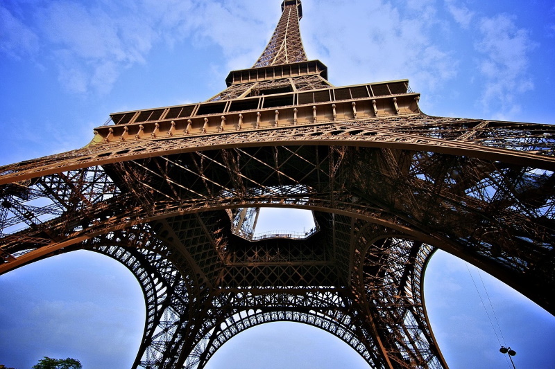 Eiffeltoren weer open na corona