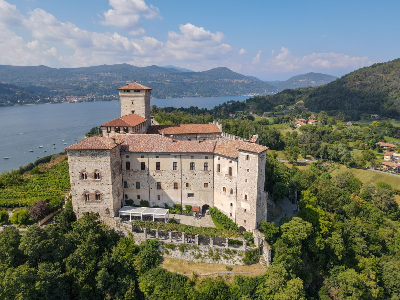 Rocca di Angera bij Lago Maggiore